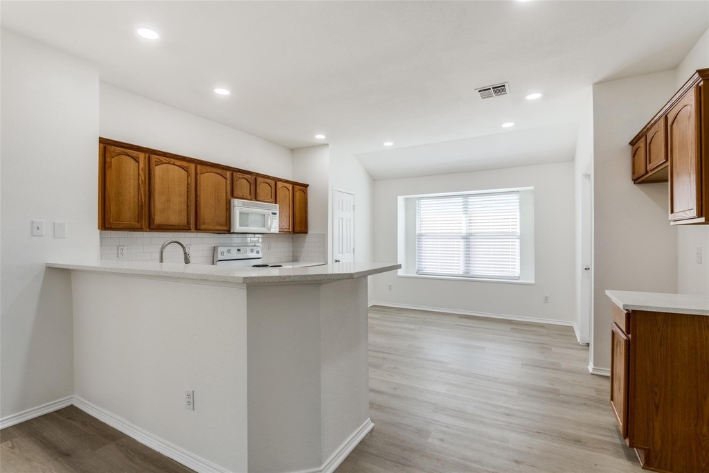 4153 Cherry Ridge Drive - Photo 5
