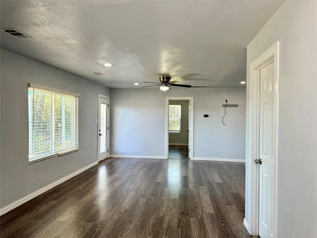 2618 Creekview Drive - Photo 4