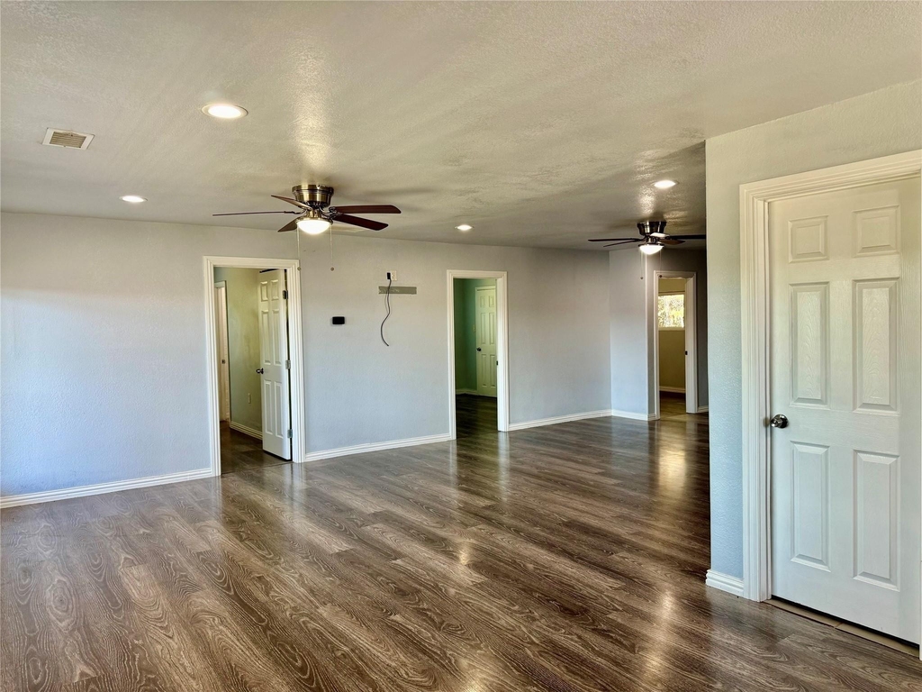 2618 Creekview Drive - Photo 6
