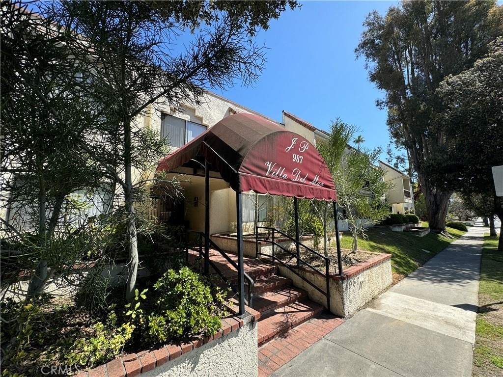987 E Del Mar Boulevard - Photo 0