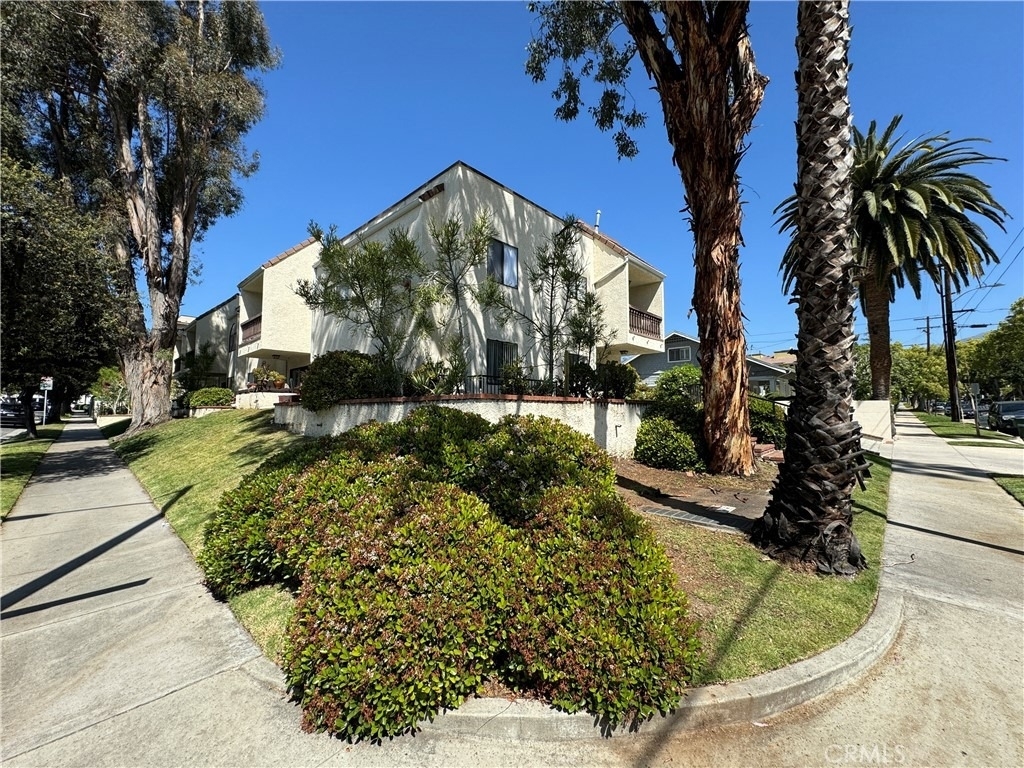 987 E Del Mar Boulevard - Photo 15