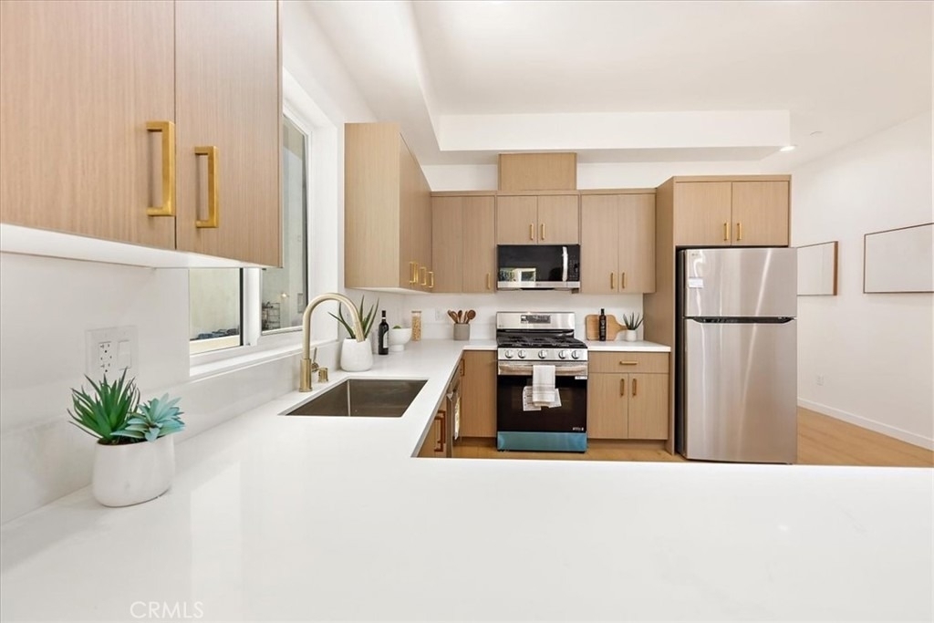 642 E Fairview Boulevard - Photo 8
