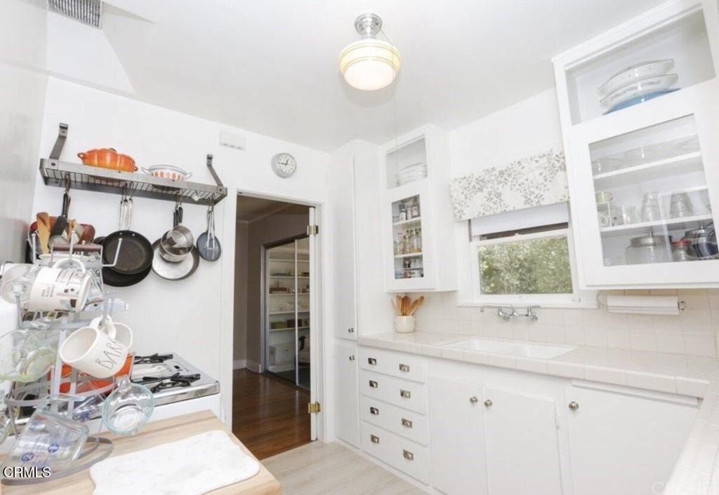 2040 Queensberry Road - Photo 7