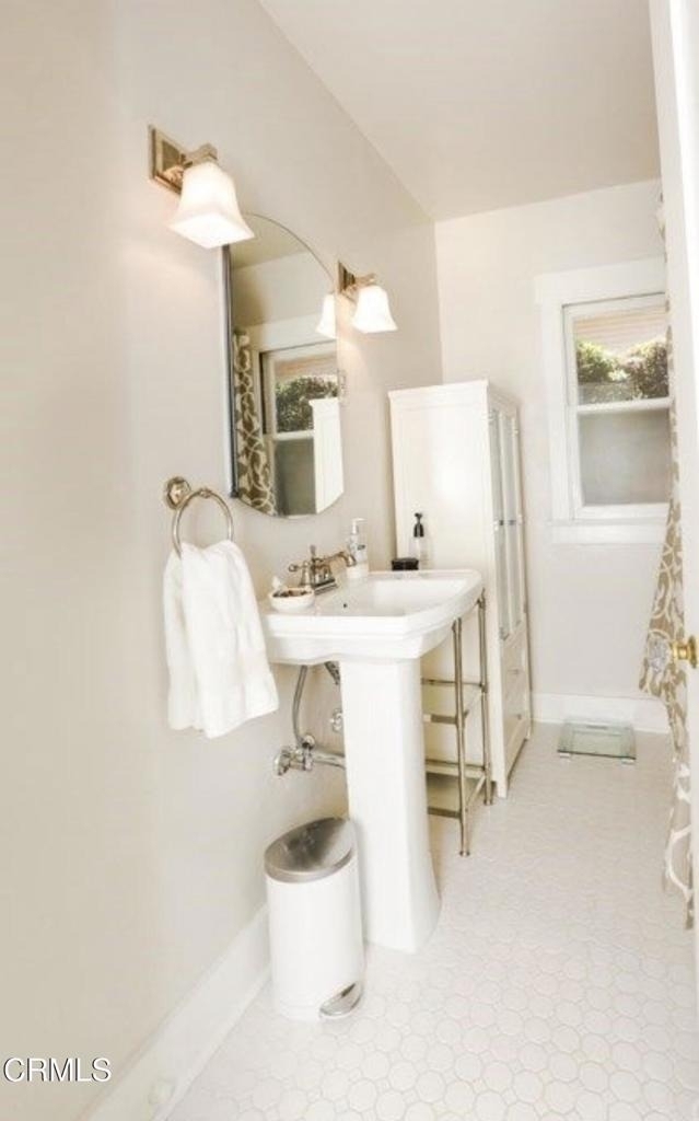 2040 Queensberry Road - Photo 11