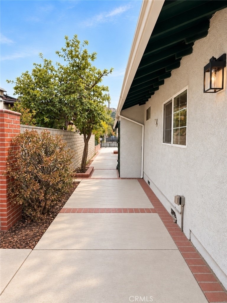 7881 Claybeck Avenue - Photo 2