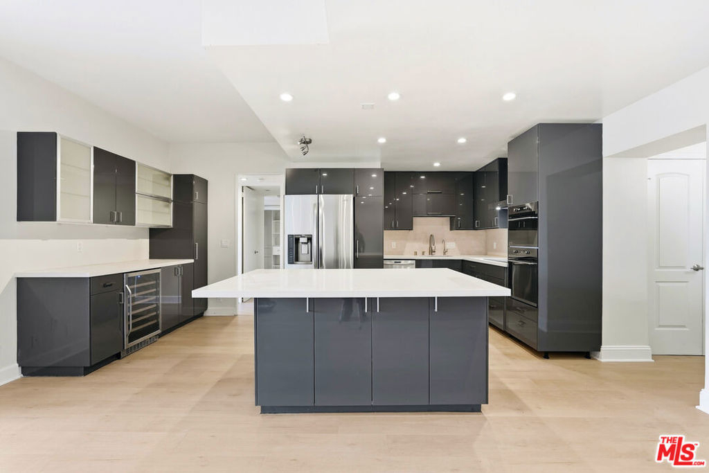 10433 Wilshire Boulevard - Photo 2