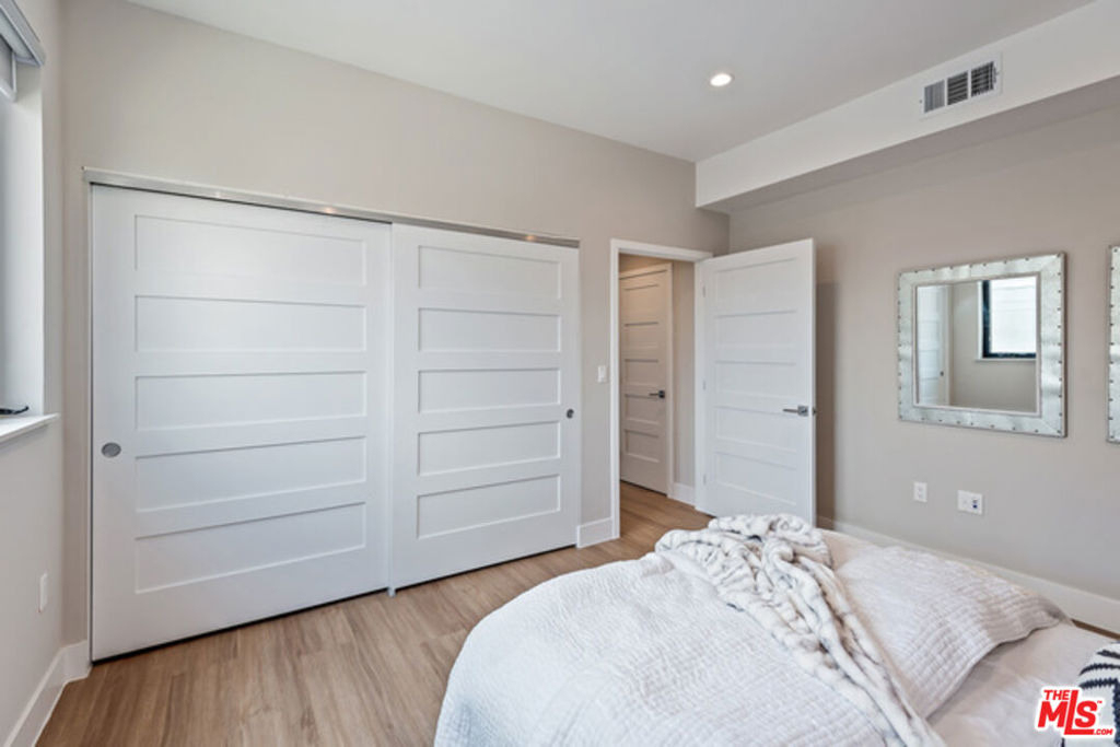 1906 Overland Avenue - Photo 9
