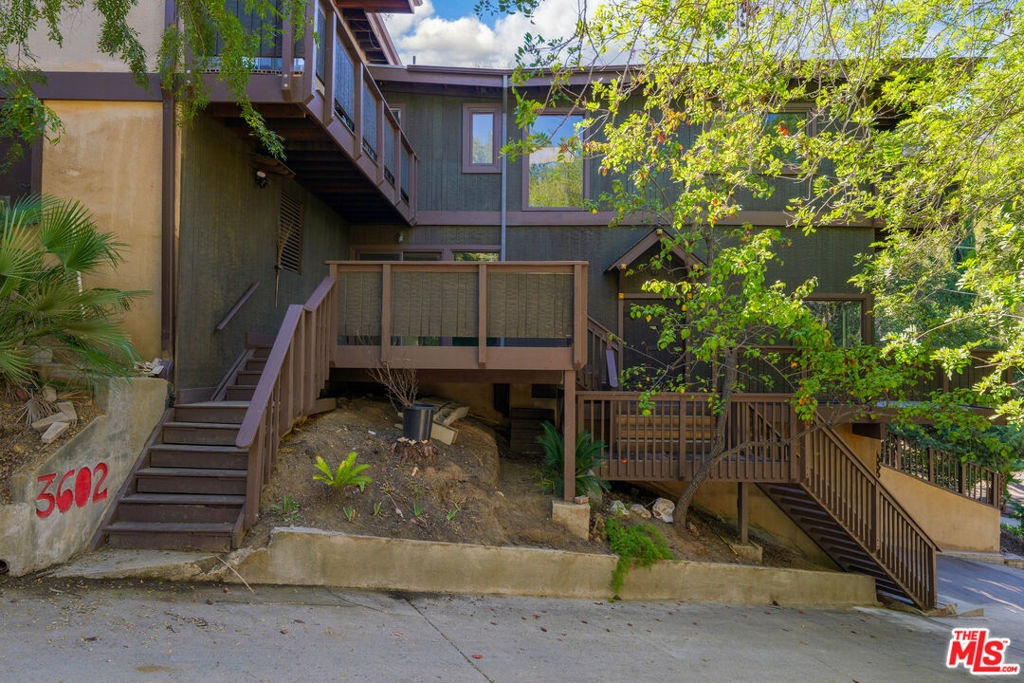 3602 S Lankershim Boulevard - Photo 1