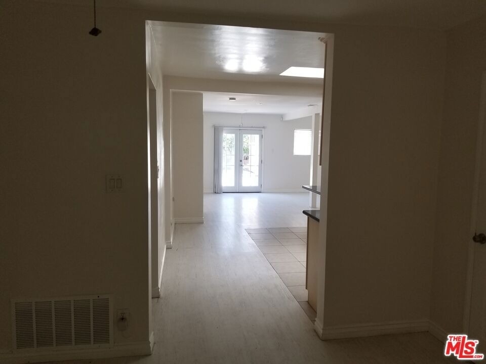 11059 Califa Street - Photo 8