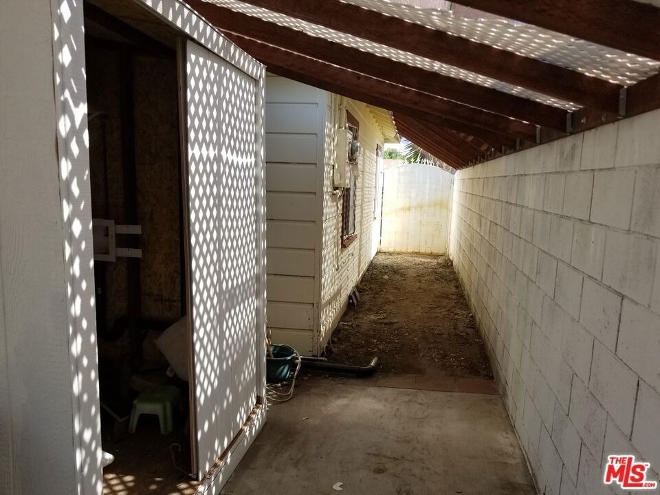 11059 Califa Street - Photo 24