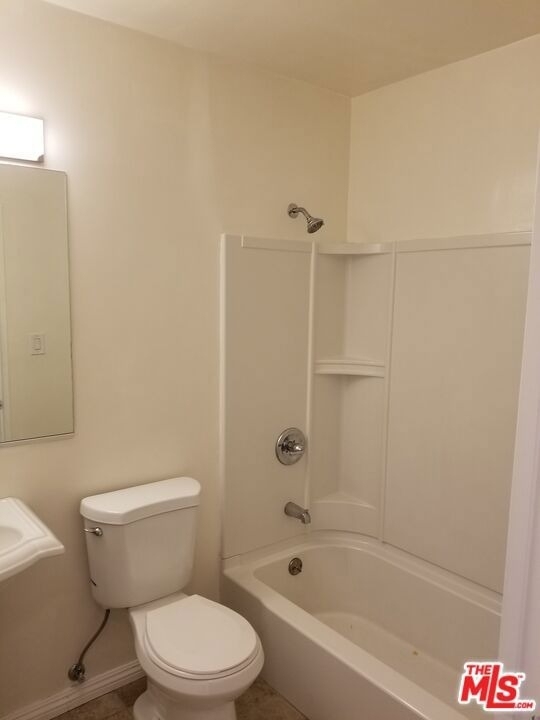 11059 Califa Street - Photo 18
