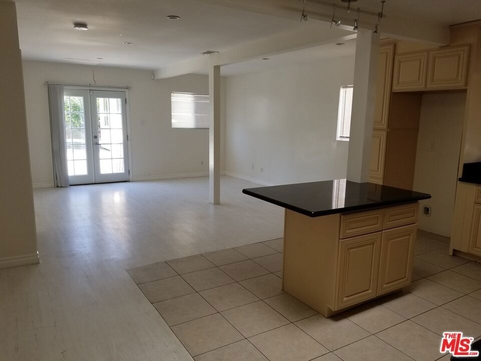 11059 Califa Street - Photo 2