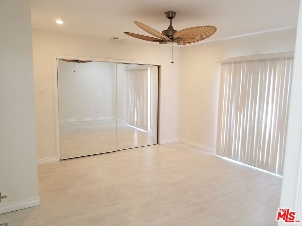 11059 Califa Street - Photo 11