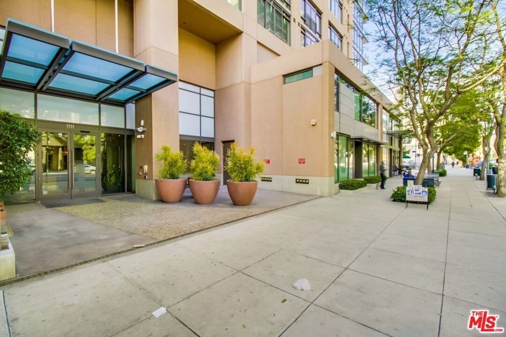 1111 S Grand Avenue - Photo 28