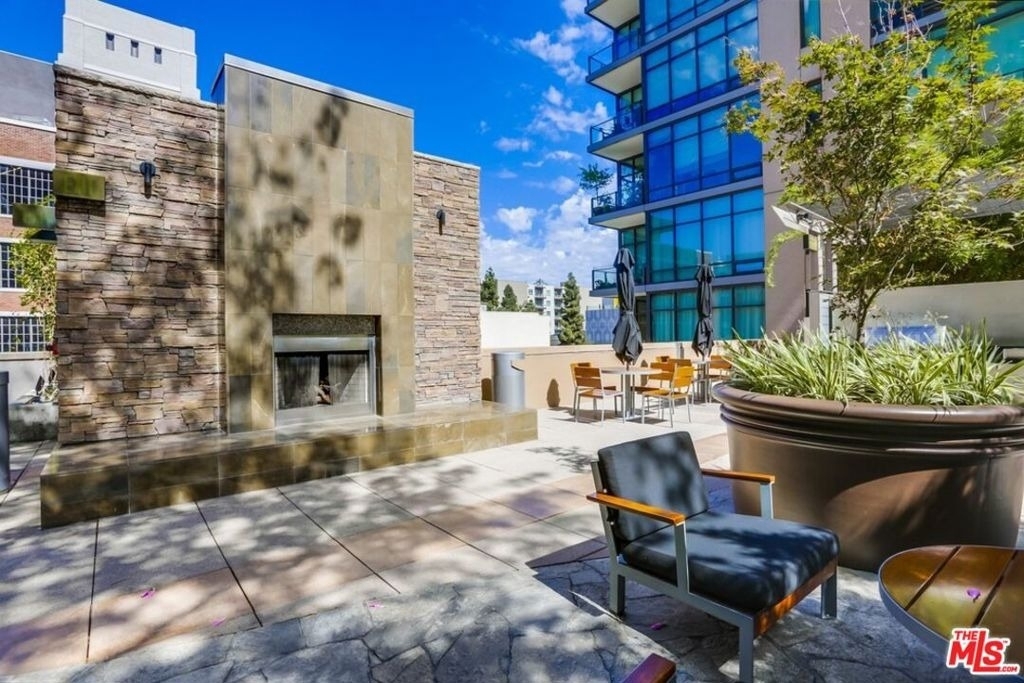 1111 S Grand Avenue - Photo 14