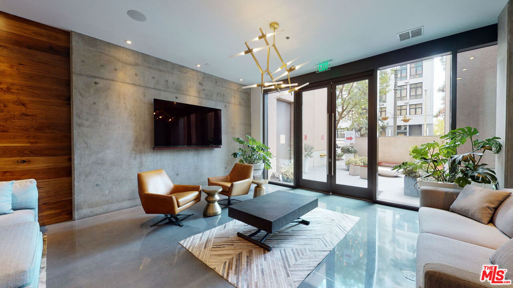 1111 S Grand Avenue - Photo 21