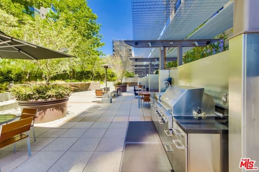 1111 S Grand Avenue - Photo 11