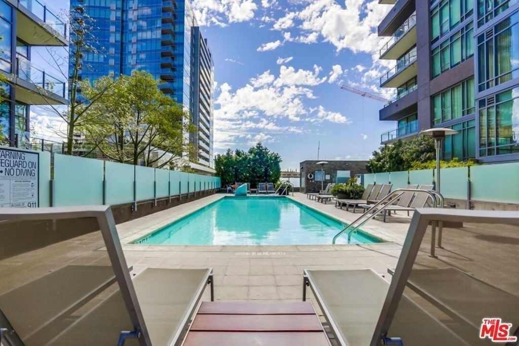 1111 S Grand Avenue - Photo 16