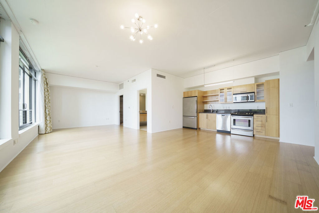 1111 S Grand Avenue - Photo 4