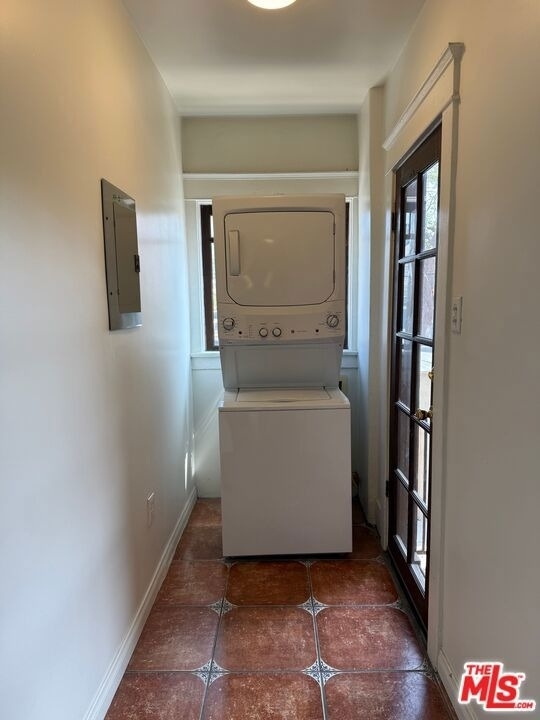 2646 Kenwood Ave - Photo 16