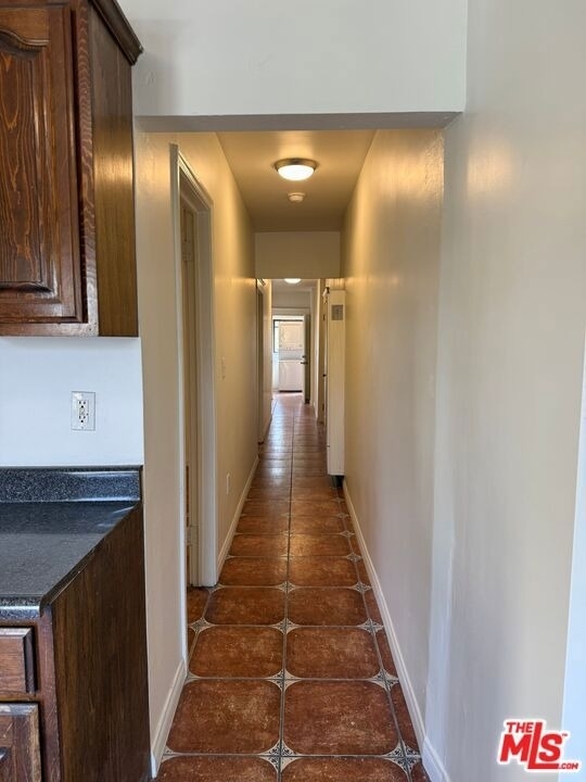 2646 Kenwood Ave - Photo 7