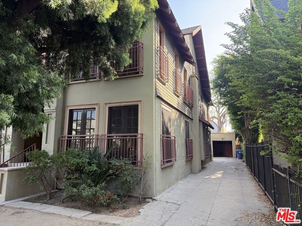 2646 Kenwood Ave - Photo 18