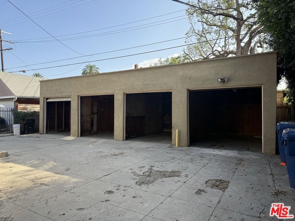2646 Kenwood Ave - Photo 19