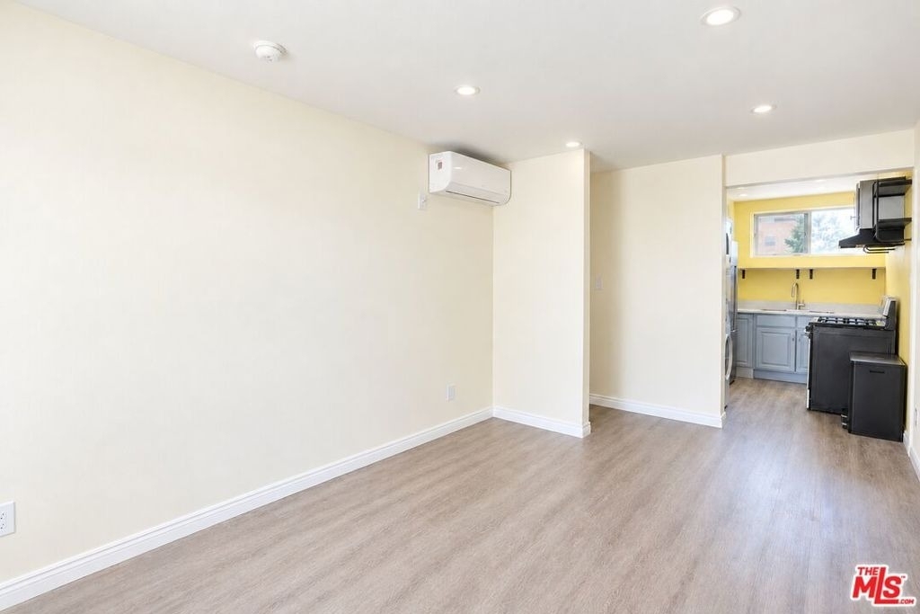 5218 Navarro Street - Photo 2