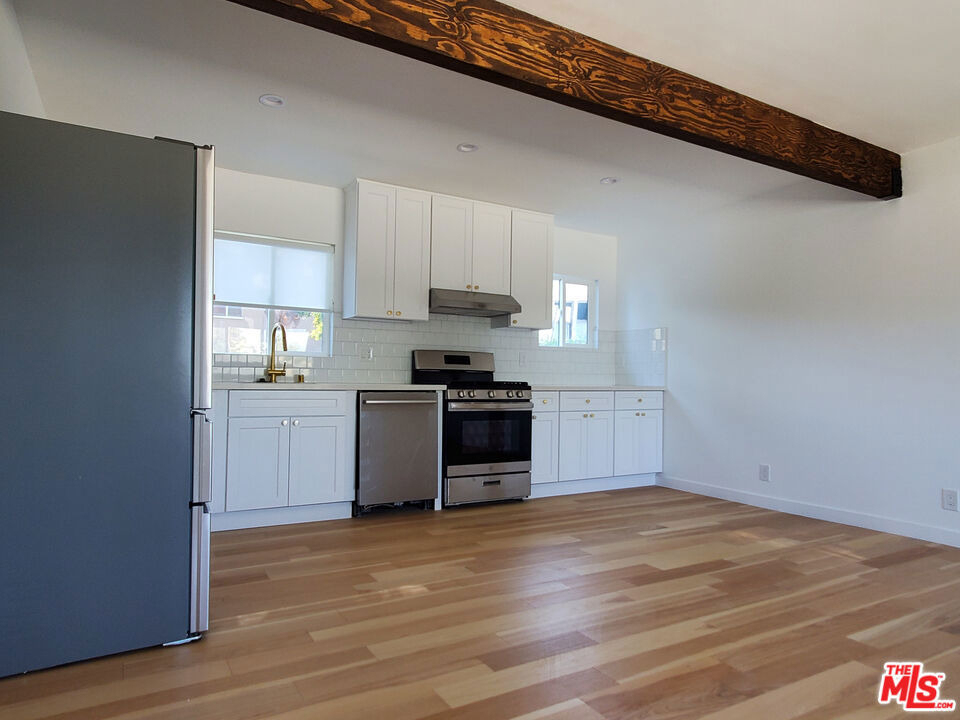 1491 Scott Ave - Photo 5