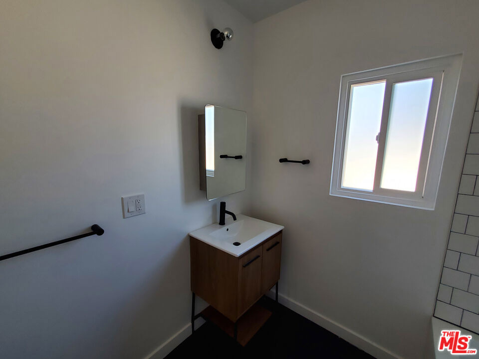 1491 Scott Ave - Photo 8