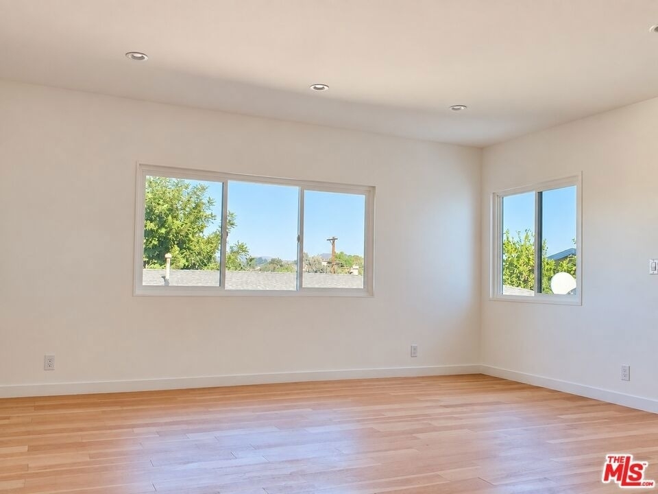 1491 Scott Ave - Photo 1