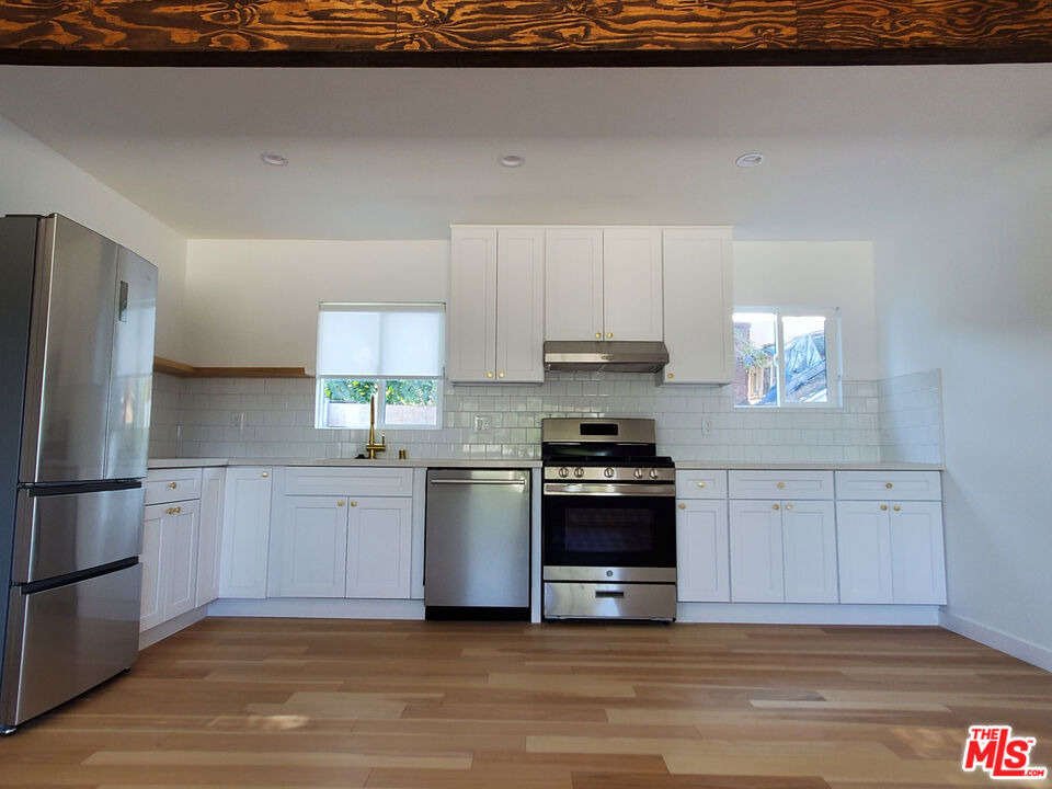 1491 Scott Ave - Photo 7