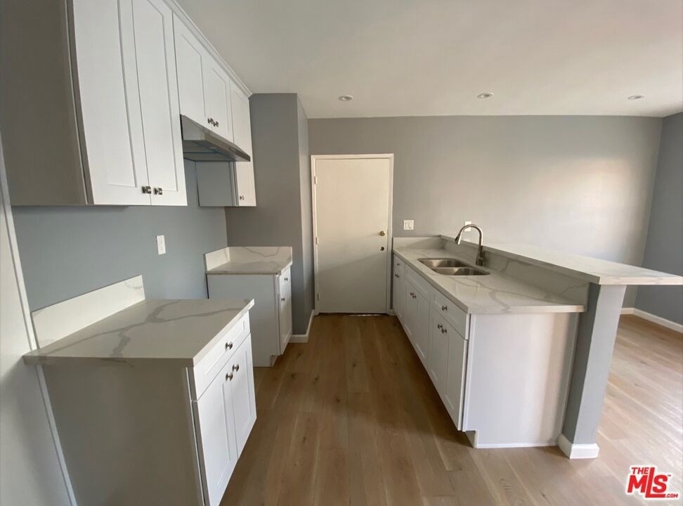 218 E 81st Street - Photo 7