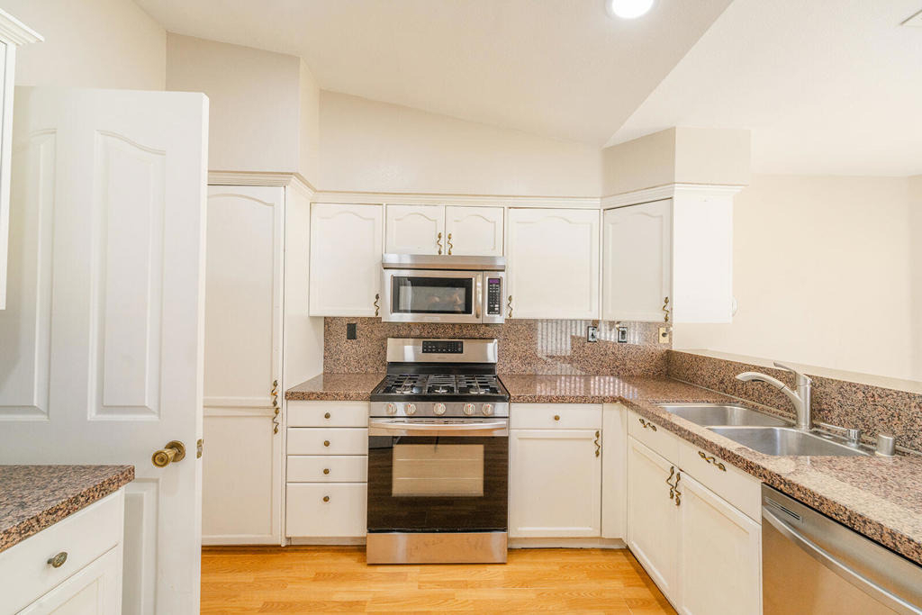 44435 Buttercup Lane - Photo 6