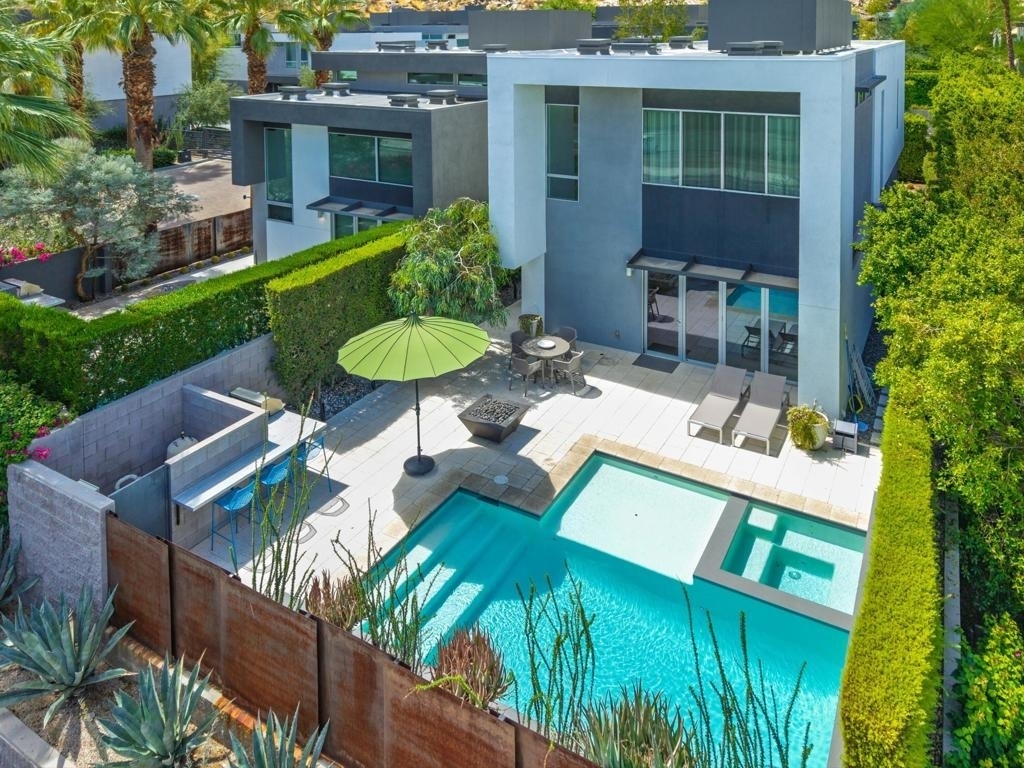 1000 Surrey Lane - Photo 0