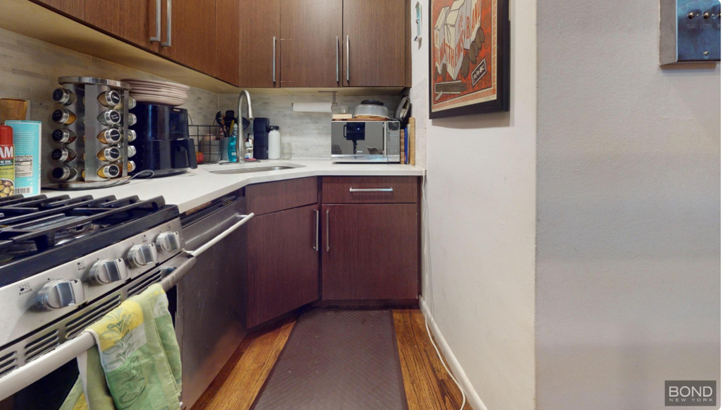 East 88th street  - Photo 2