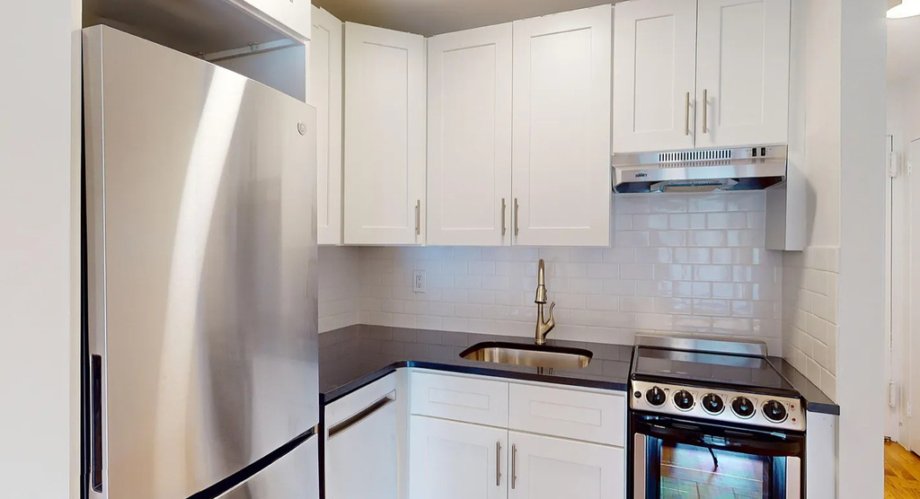 East 77th street  - Photo 3