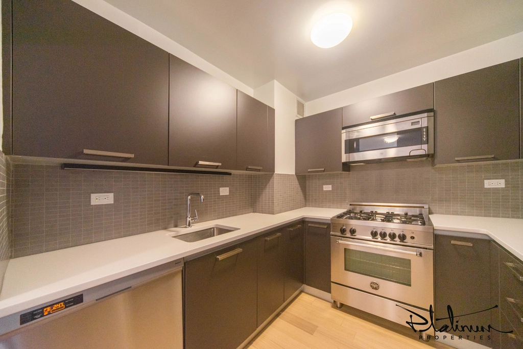 East 39th Street - Photo 2