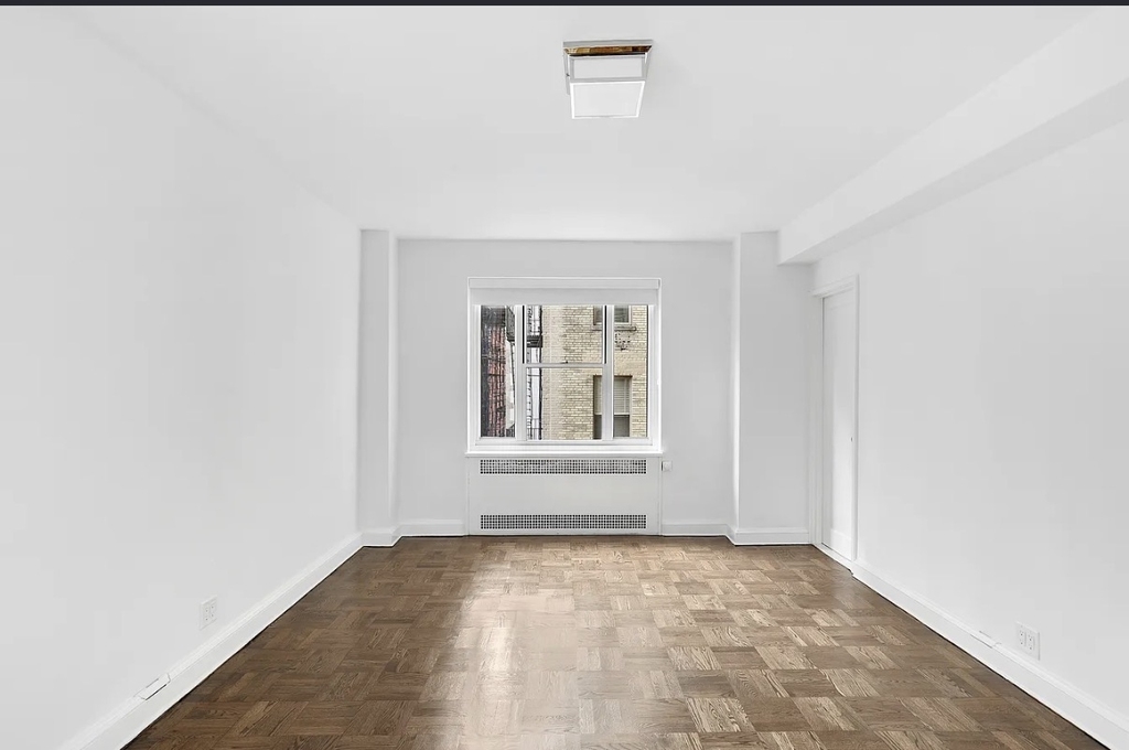 East 76 Street and 5 Ave  - Photo 5