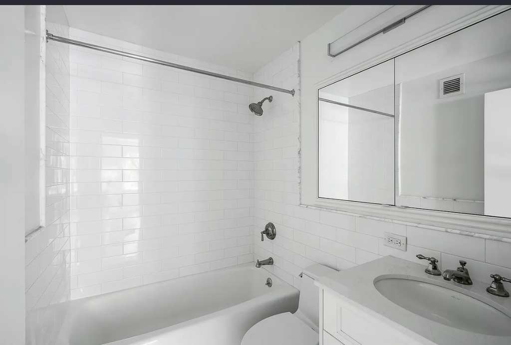 East 76 Street and 5 Ave  - Photo 6