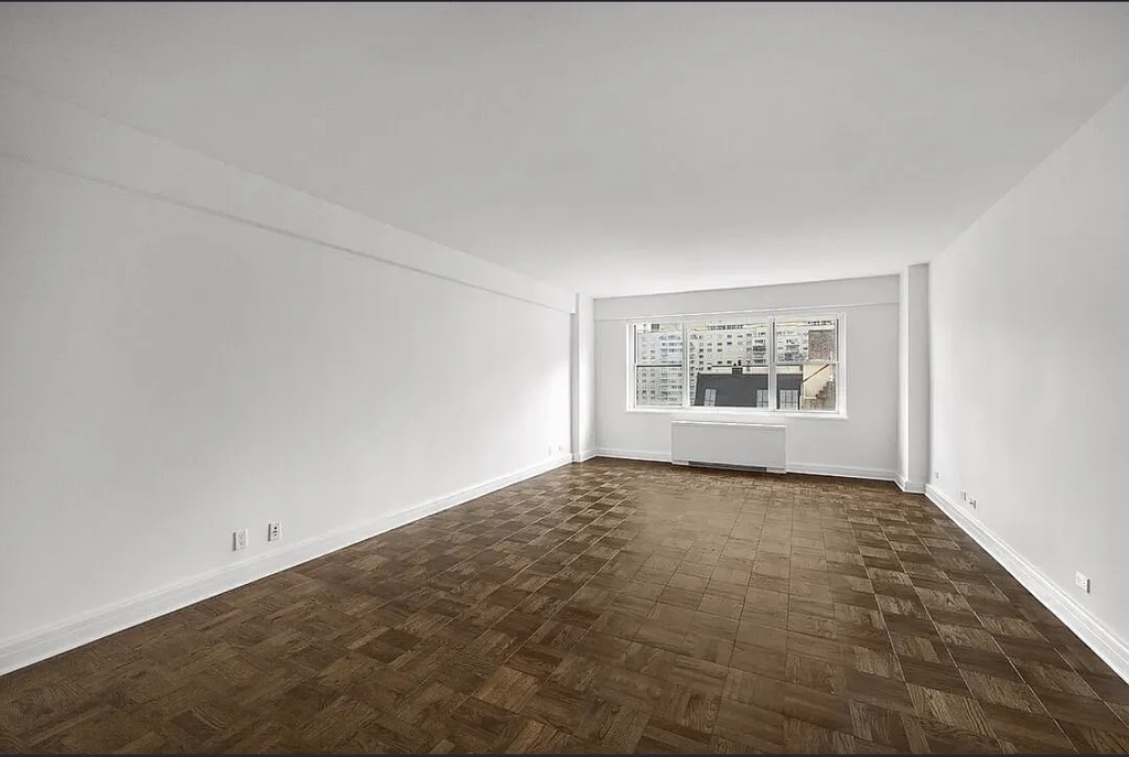 East 68 street and 2nd Ave  - Photo 3