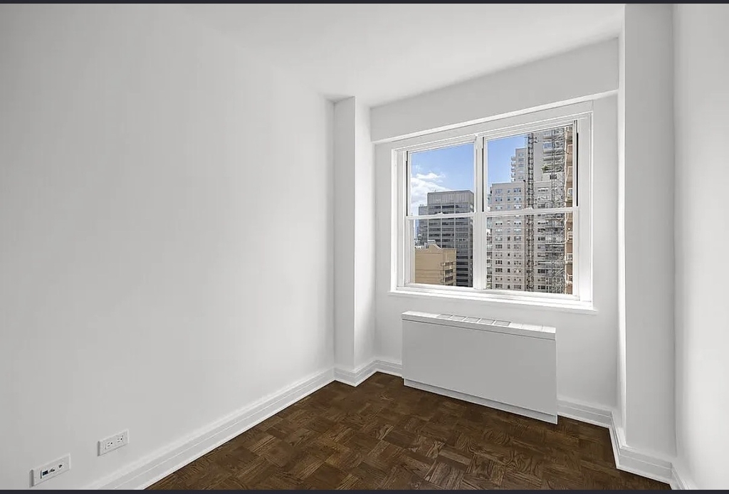 East 68 street and 2nd Ave  - Photo 4