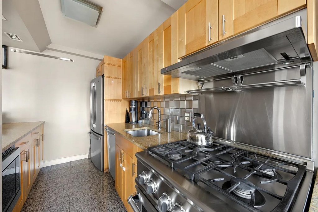 137 East 36th Street - Photo 2