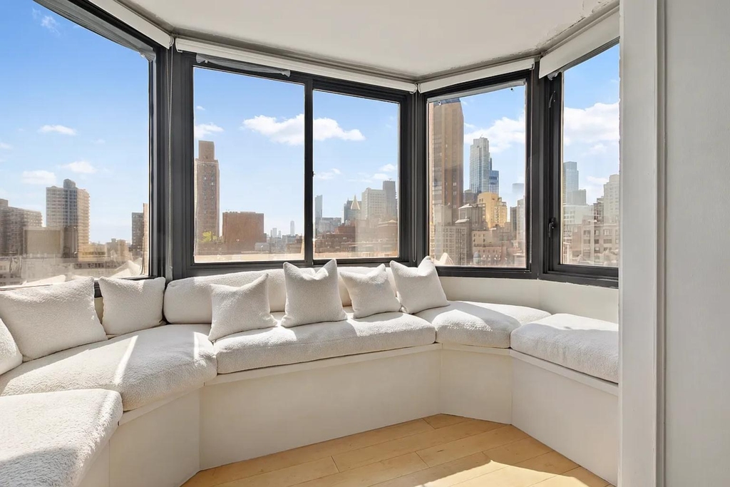 137 East 36th Street - Photo 1