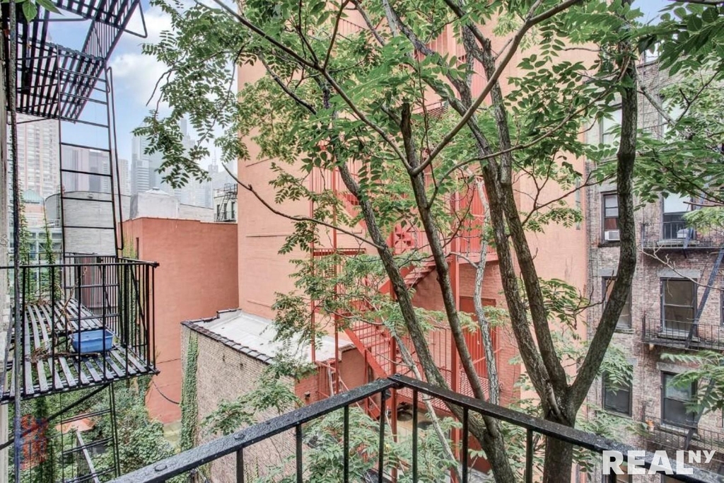W 50th St - Photo 7