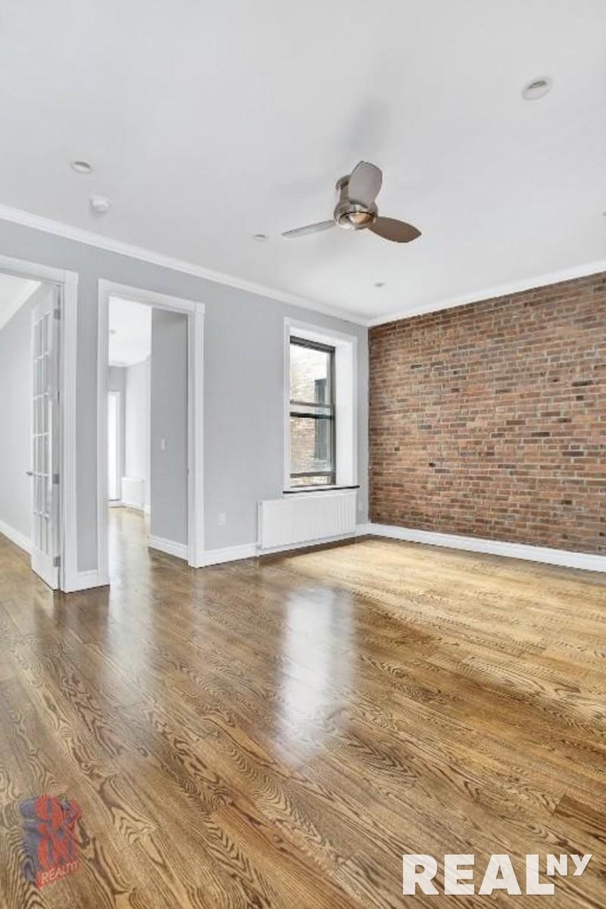W 50th St - Photo 4
