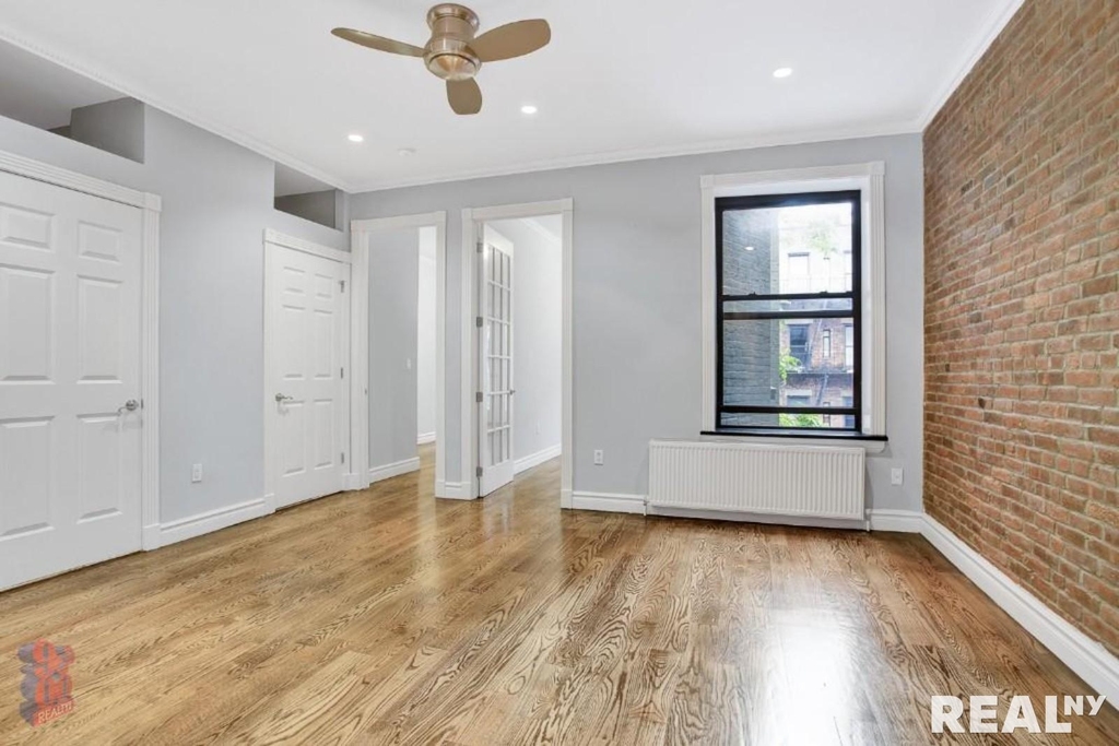 W 50th St - Photo 6