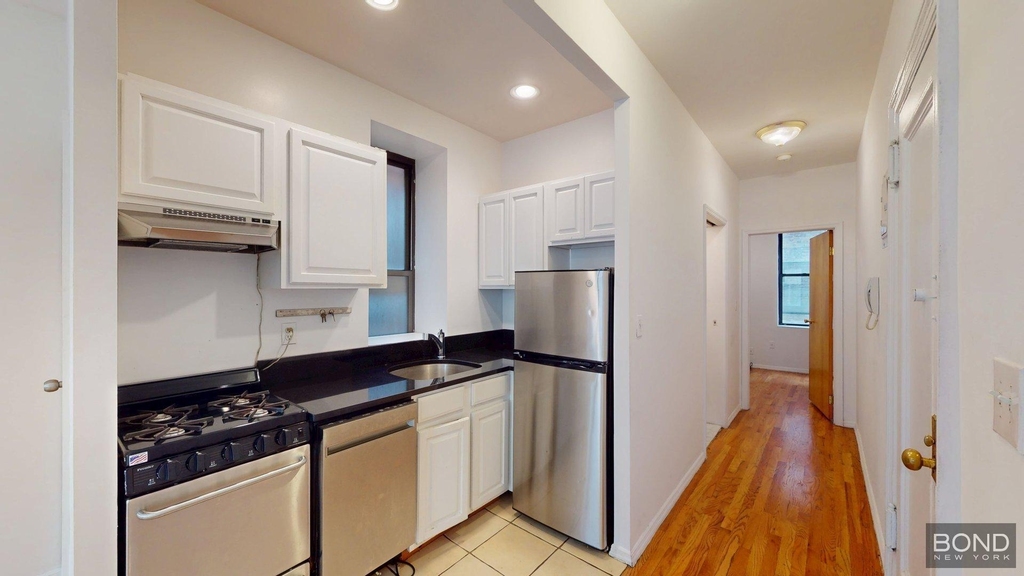 Bedford Street - Photo 2