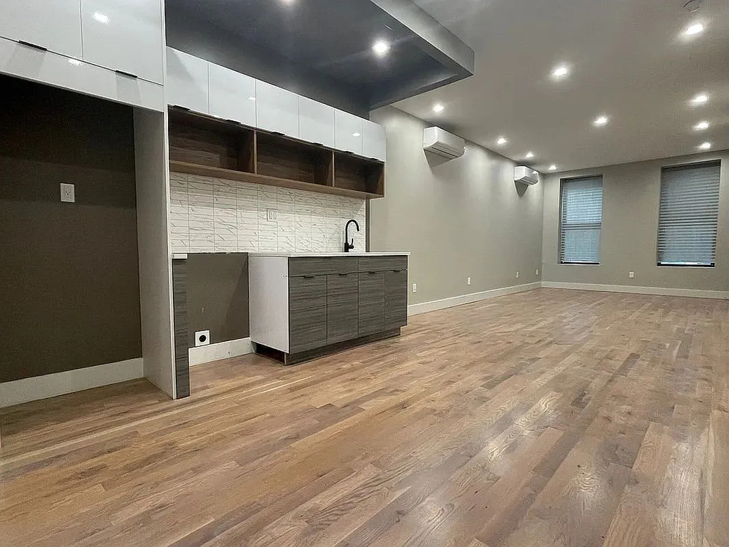 15 Pleasant Place - Photo 0