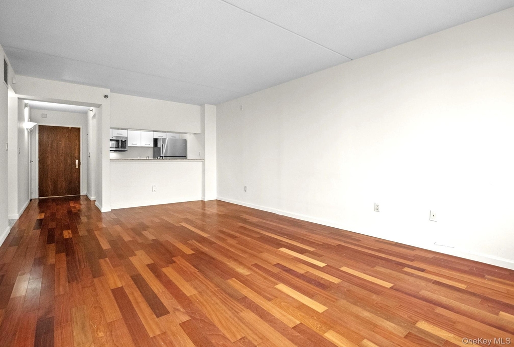 4 Martine Avenue - Photo 5